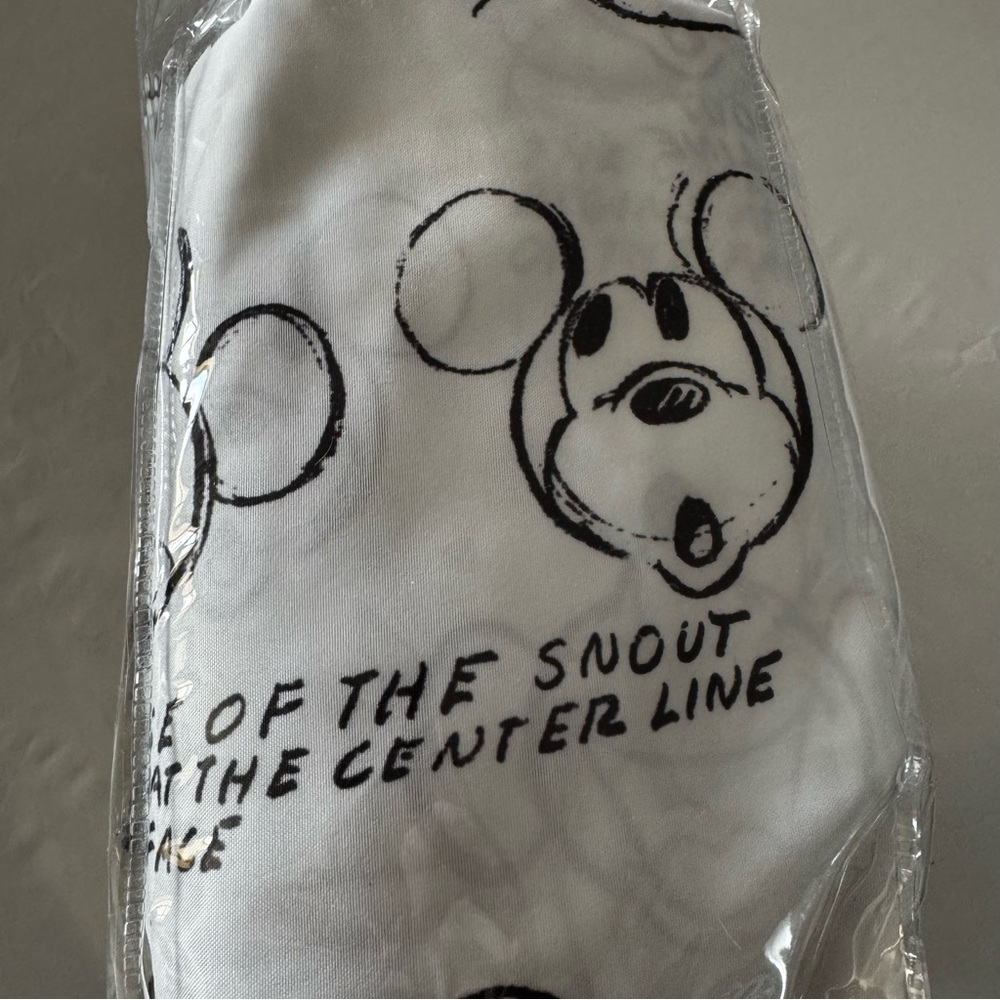 Disney QUEEN Sheet Set - Black and White NEW! - Picture 4 of 13